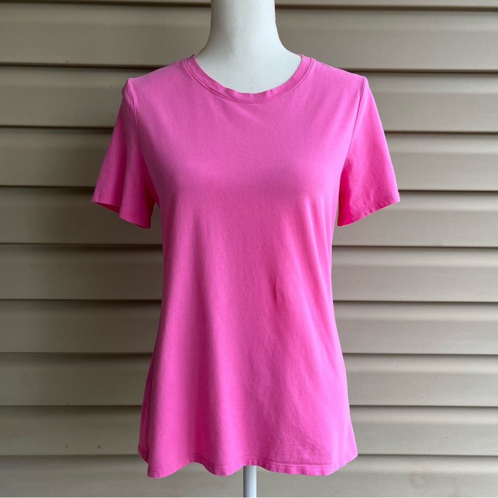 •Crown & Ivy• Barbie Pink Short Sleeved Tee Shirt - Size Large